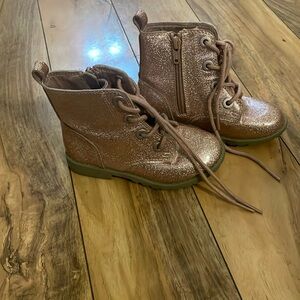 Kids shoe sparkling pink